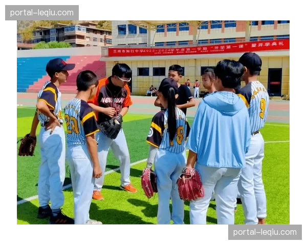 威斯康星大学垒球队2月6日9-0双杀石山学院，投手群表现完美