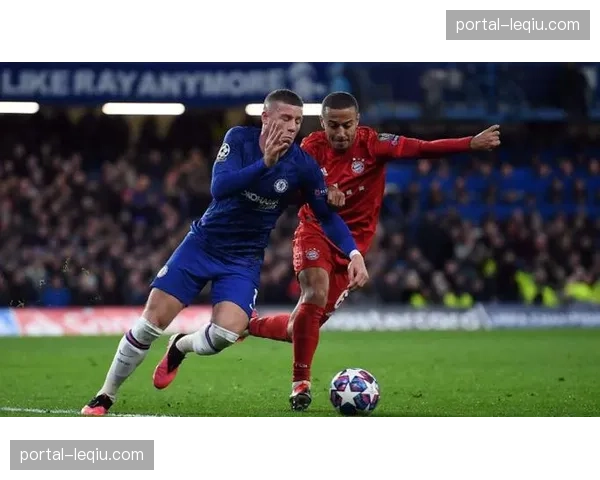 欧冠试行场内教练通讯区域，允许特定时段进行战术传达